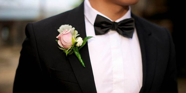 Accessori floreali sposo: fiore all'occhiello o boutonnière?