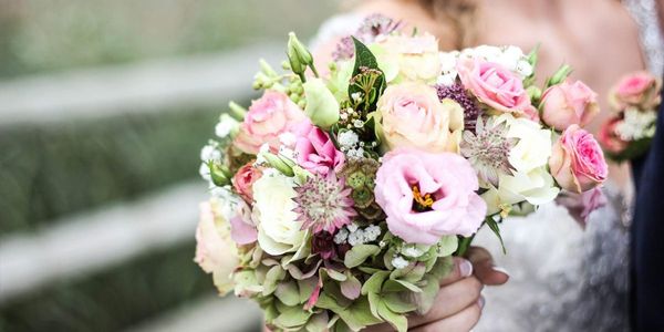 Le tendenze matrimonio 2023: fiori, colori e allestimenti